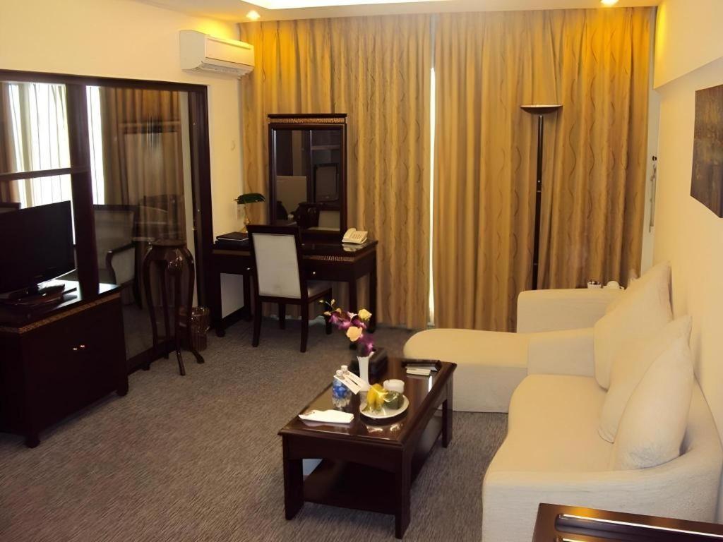 Huu Nghi Hotel Haiphong Exterior foto